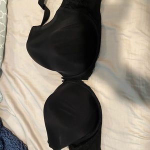 Black bra with lace in side of bra